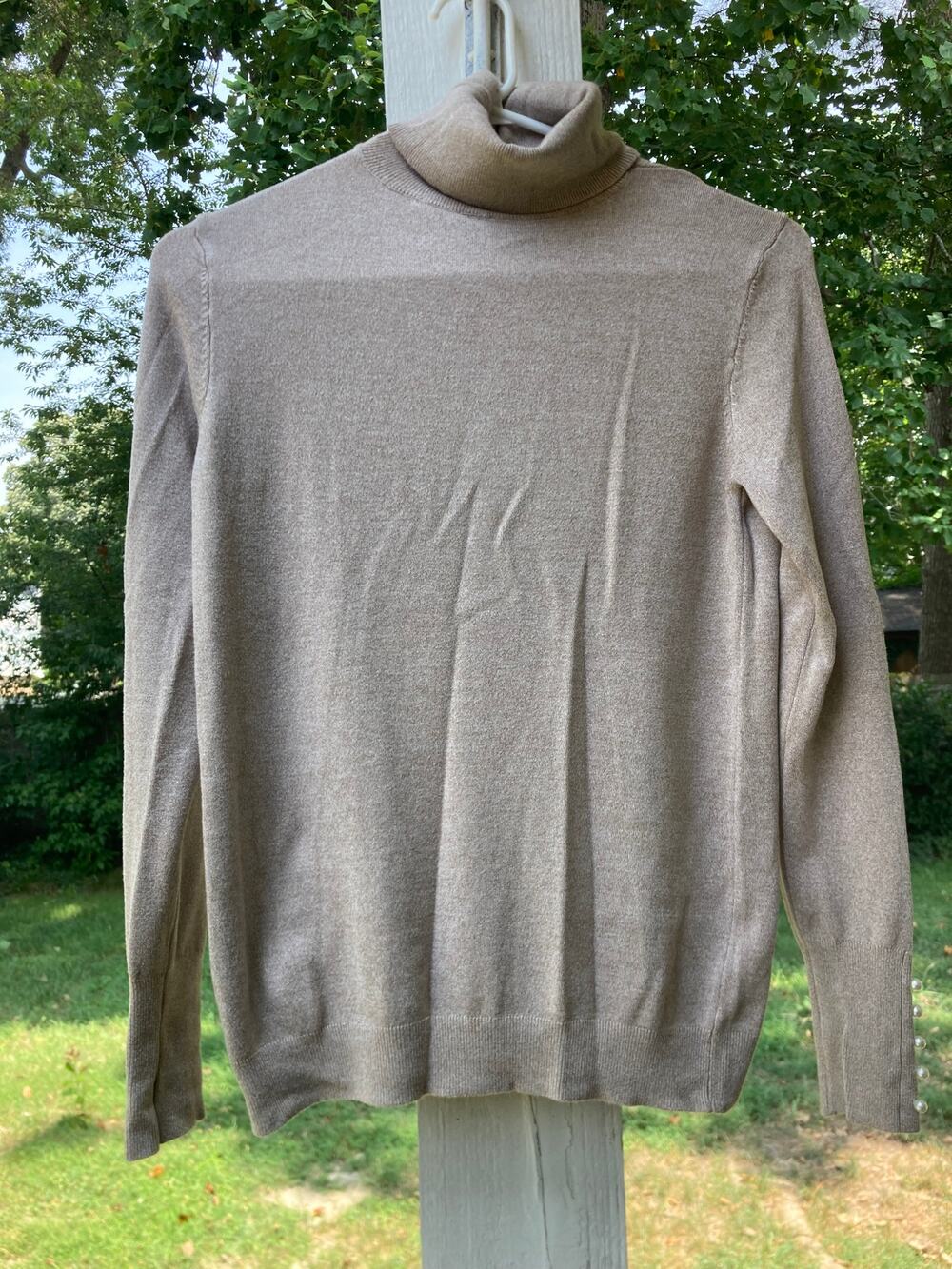 ee:some - Classic Preppy/Elevated Basic/Minimalist Turtleneck Pearl Detail- M